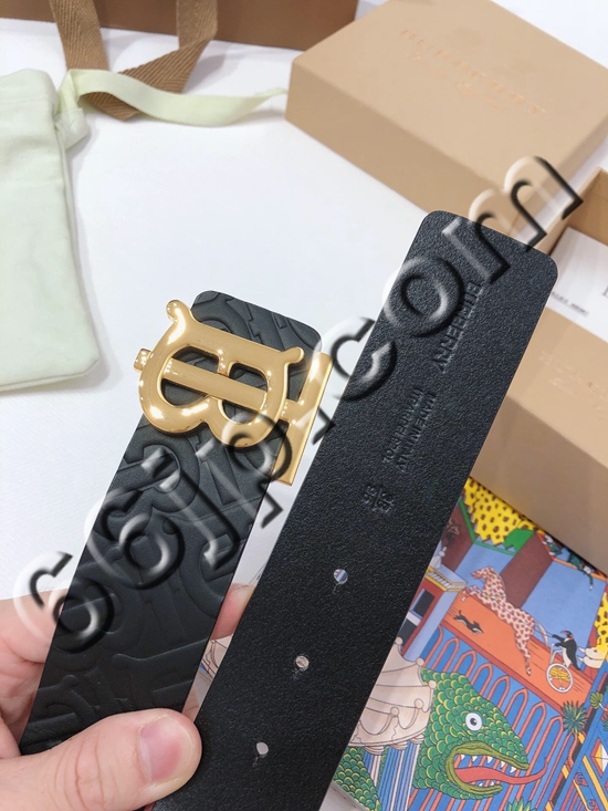 バーバリーベルト素材ディテール